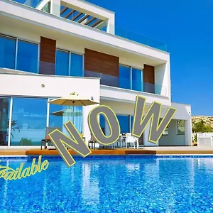 וילה Beachfront Luxury Idania